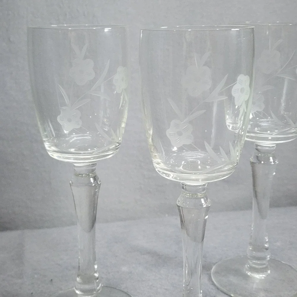 Vintage‎ Wine Glasses Clear Etched Floral Vintage Stemware Set of 4 7.25in